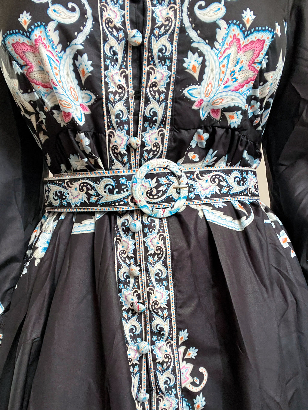 Long sleeve dress with belt