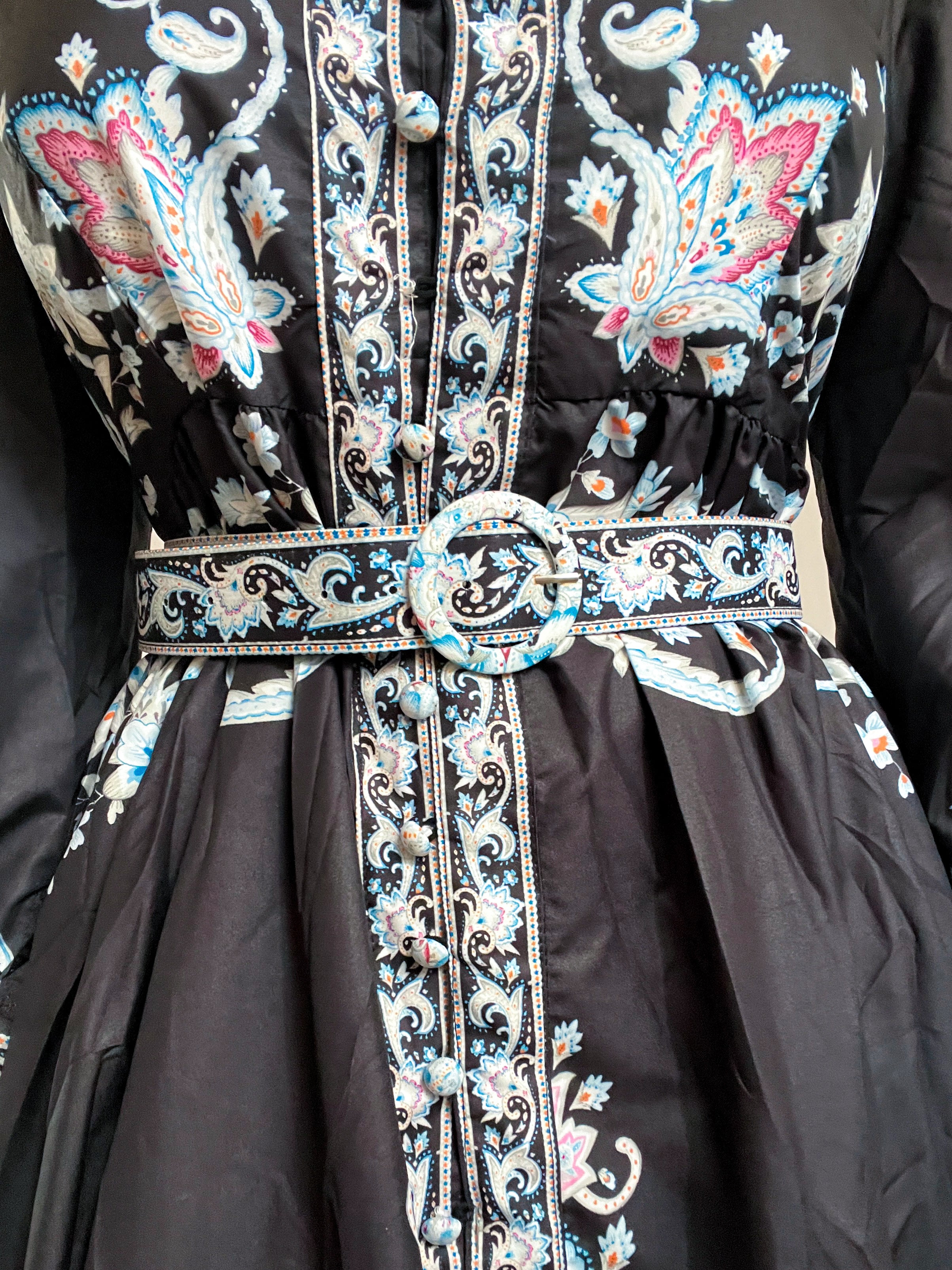 Long sleeve dress with belt
