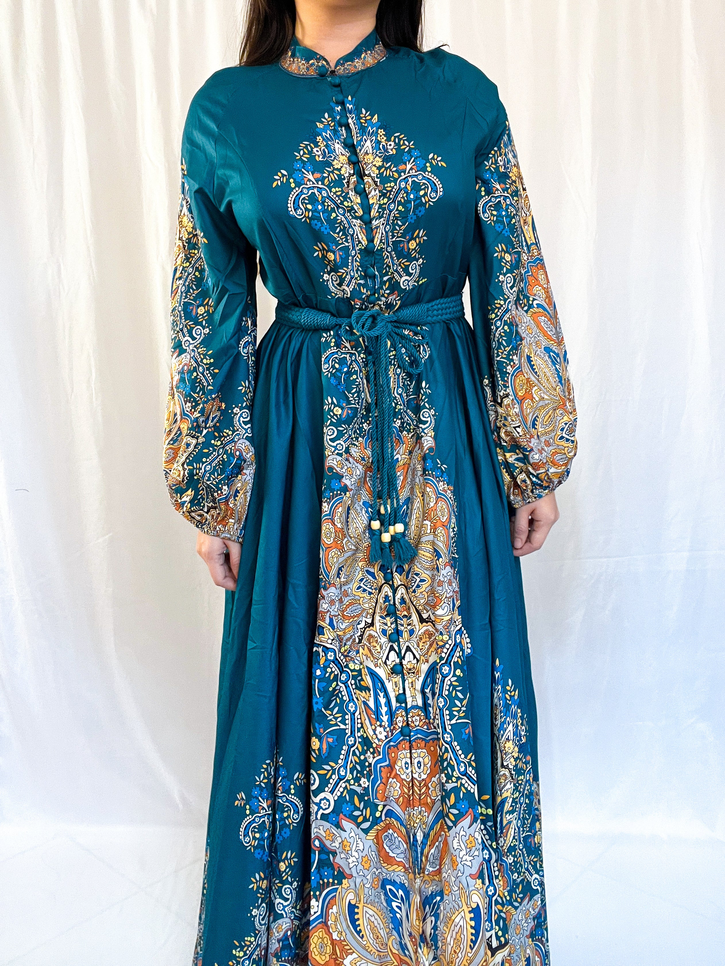 Long sleeve dress with belt