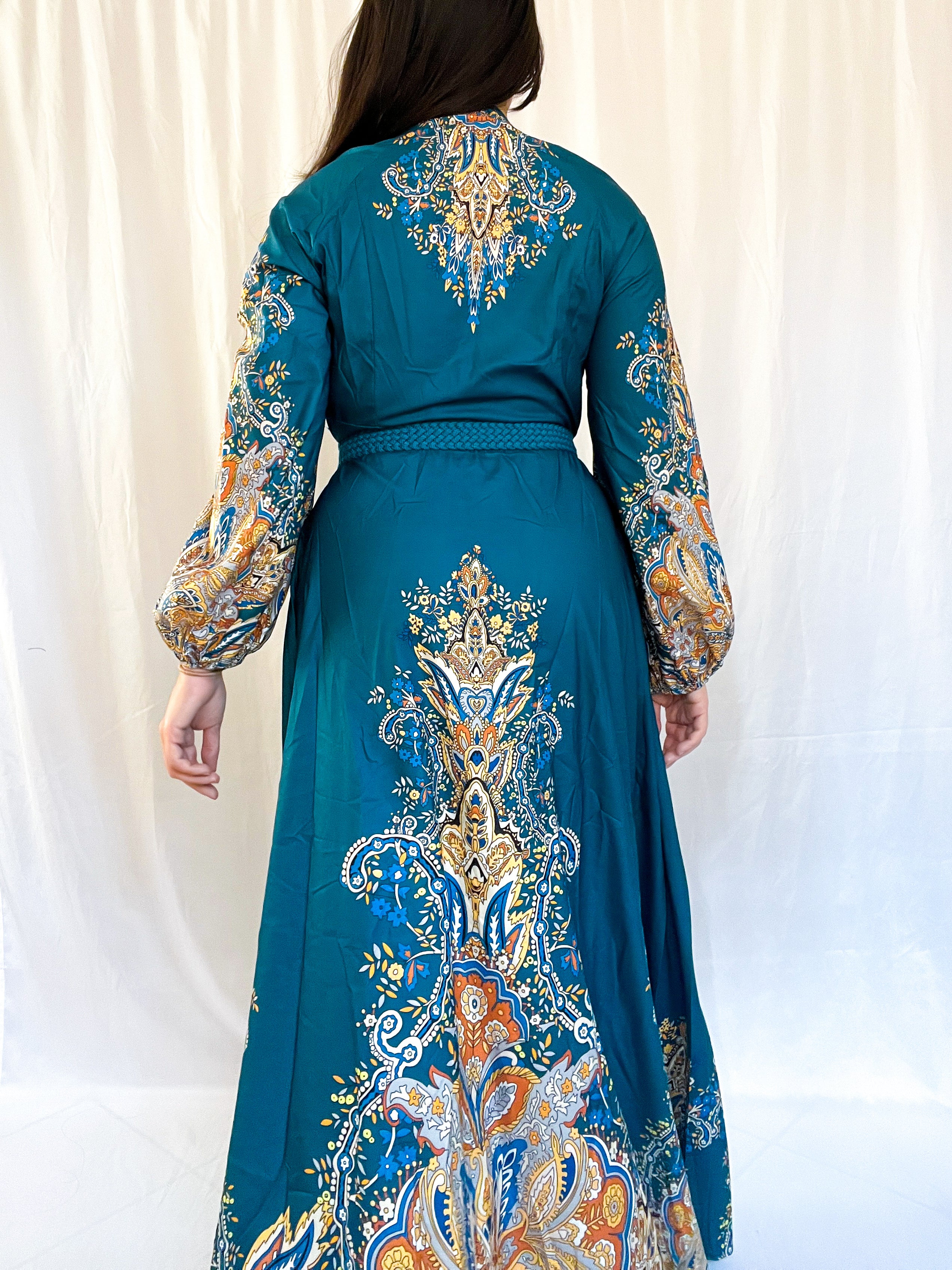Long sleeve dress with belt