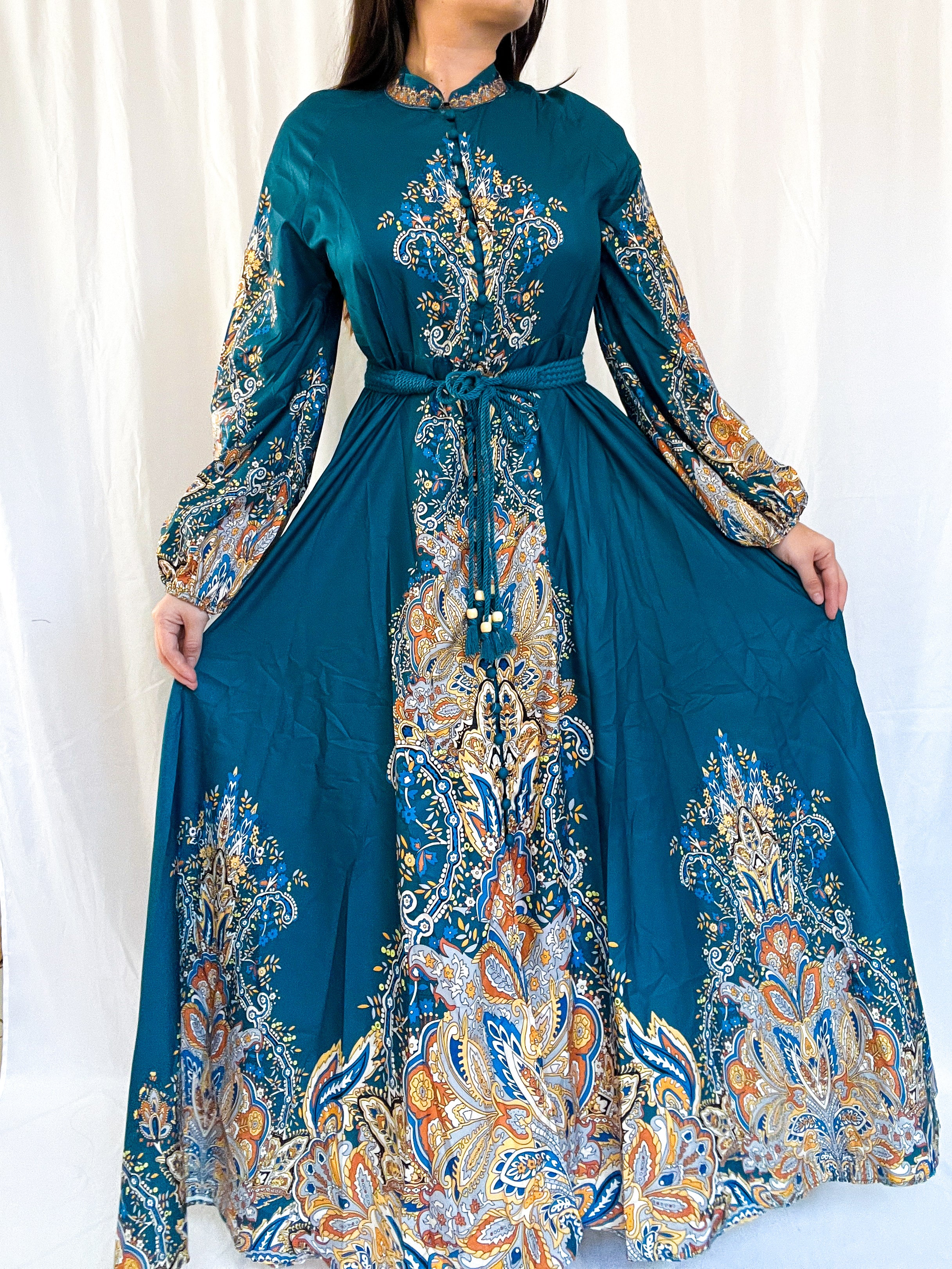 Long sleeve dress with belt