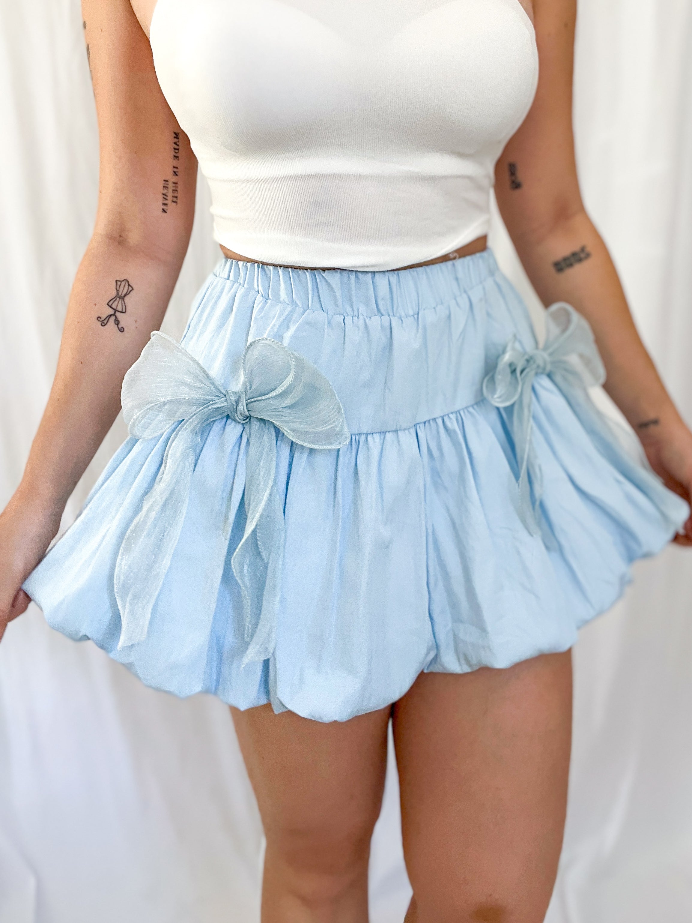 Bow skirt with short inside