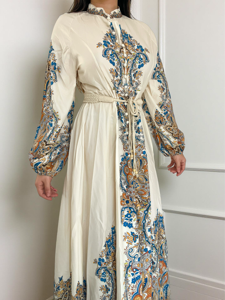 Long sleeve dress with belt