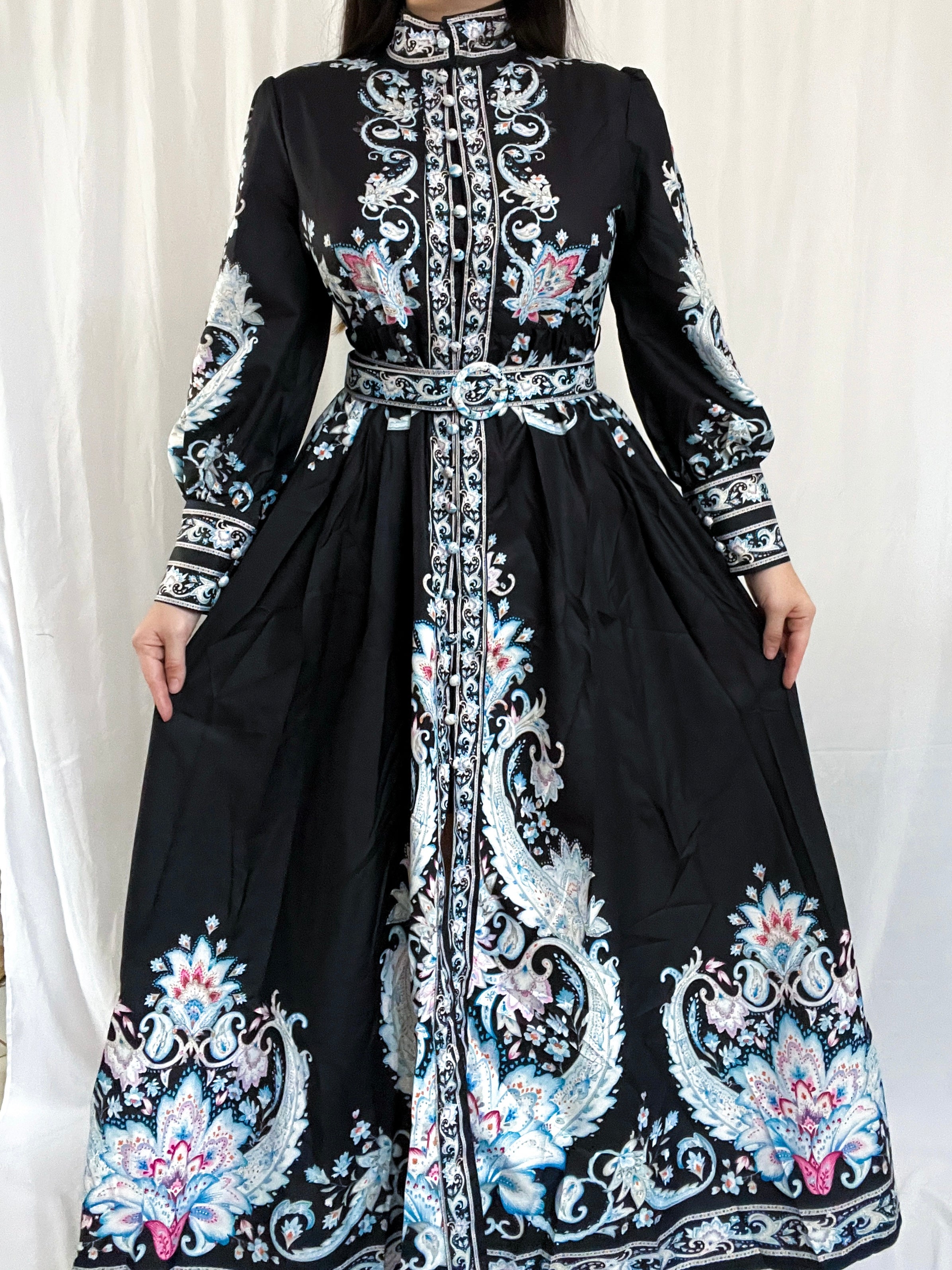 Long sleeve dress with belt