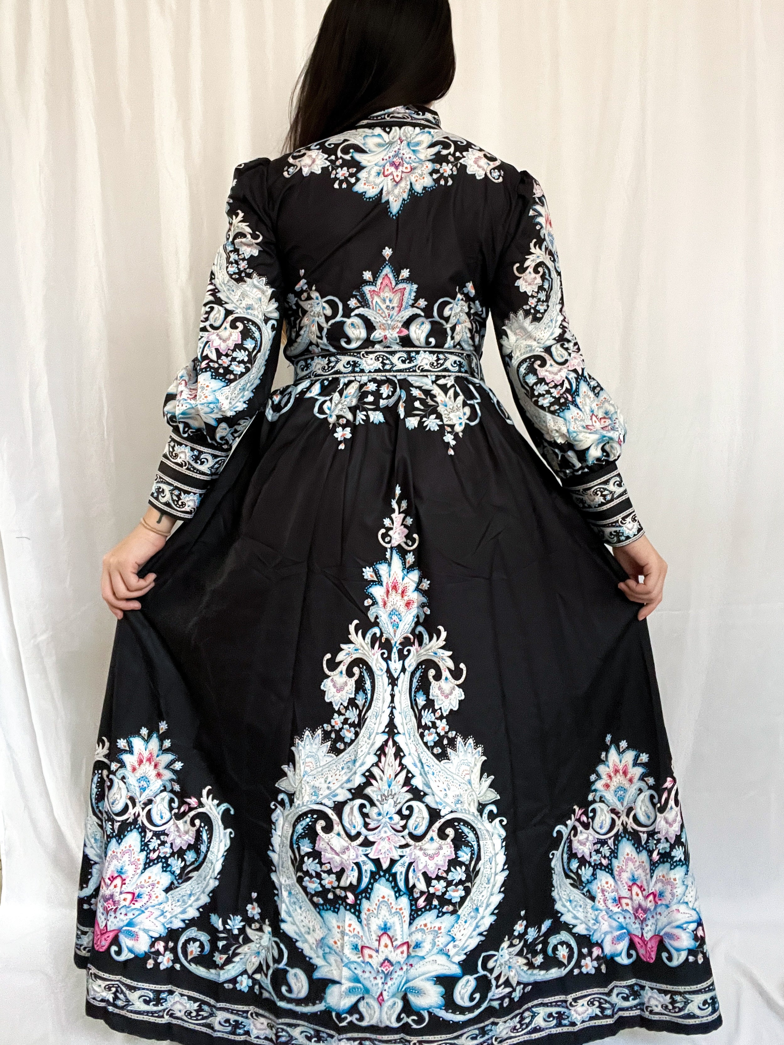 Long sleeve dress with belt